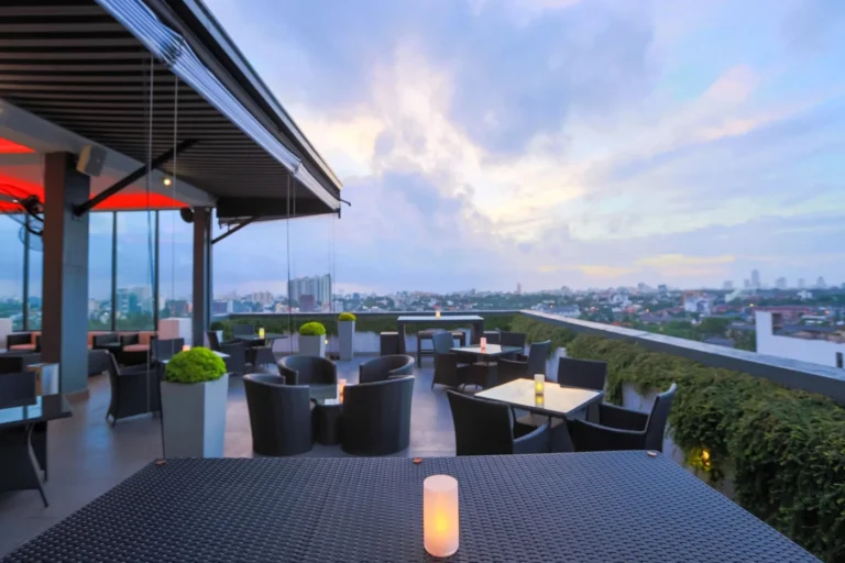 Rooftop dining terrace overlooking Colombo at Best Western Elyon.