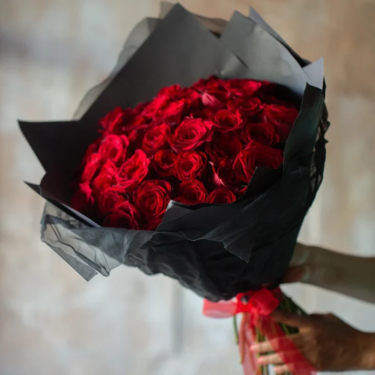 Shirohana Roxanne bouquet of red roses wrapped in black paper
